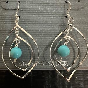 Beautiful silver wire and turquoise dangle earrings - never worn